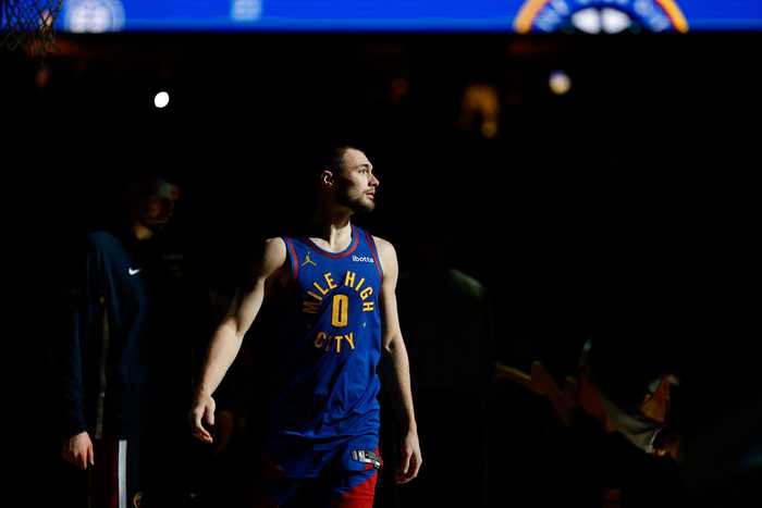 麦丹说掘金防守差！布劳恩：这就是宿敌对决一部分 做好自己就行